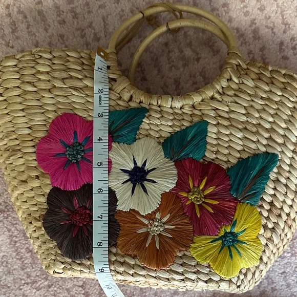 Floral Embroidered Straw Tote Bag - Picture 9 of 10